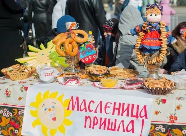 Масляна 2016. Стол на Масленицу. Украшения на Масленицу. Украшение стола на Масленицу в школе. Декор стола на Масленицу.