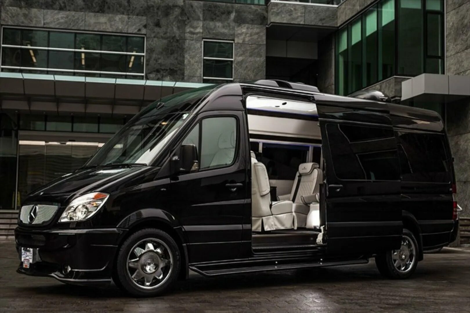 Что такое спринтер. Mercedes-Benz Sprinter 2500. Mercedes Benz 2500 Sprinter van. Мерседес Бенц Спринтер черный. Mercedes Sprinter Tuning Black.