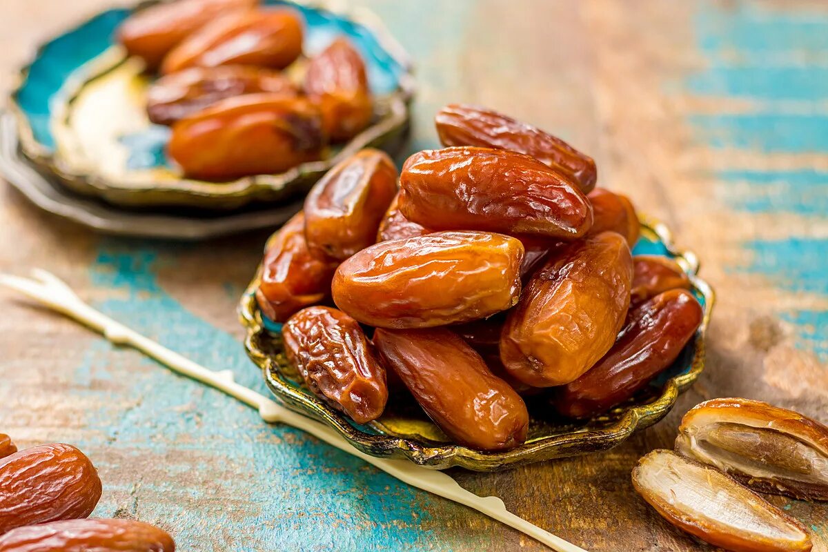 Dates picture. Финики меджул. Финики hurma хурма. Финики Алжир. Финики Захеди.