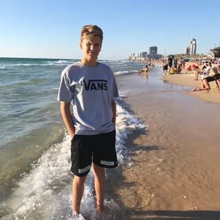 Владимир баргман тайна коко. Лев кошкаров тайна коко. Лев кошкаров. Владимир баргман озвучка мультика коко. Владимир барнман тайна коко.