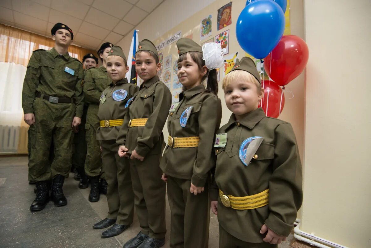 Озарила зарницу. Зарница в детском саду. Военно патриотическая игра. Зарница кадеты. Зарница к 23 февраля в школе.