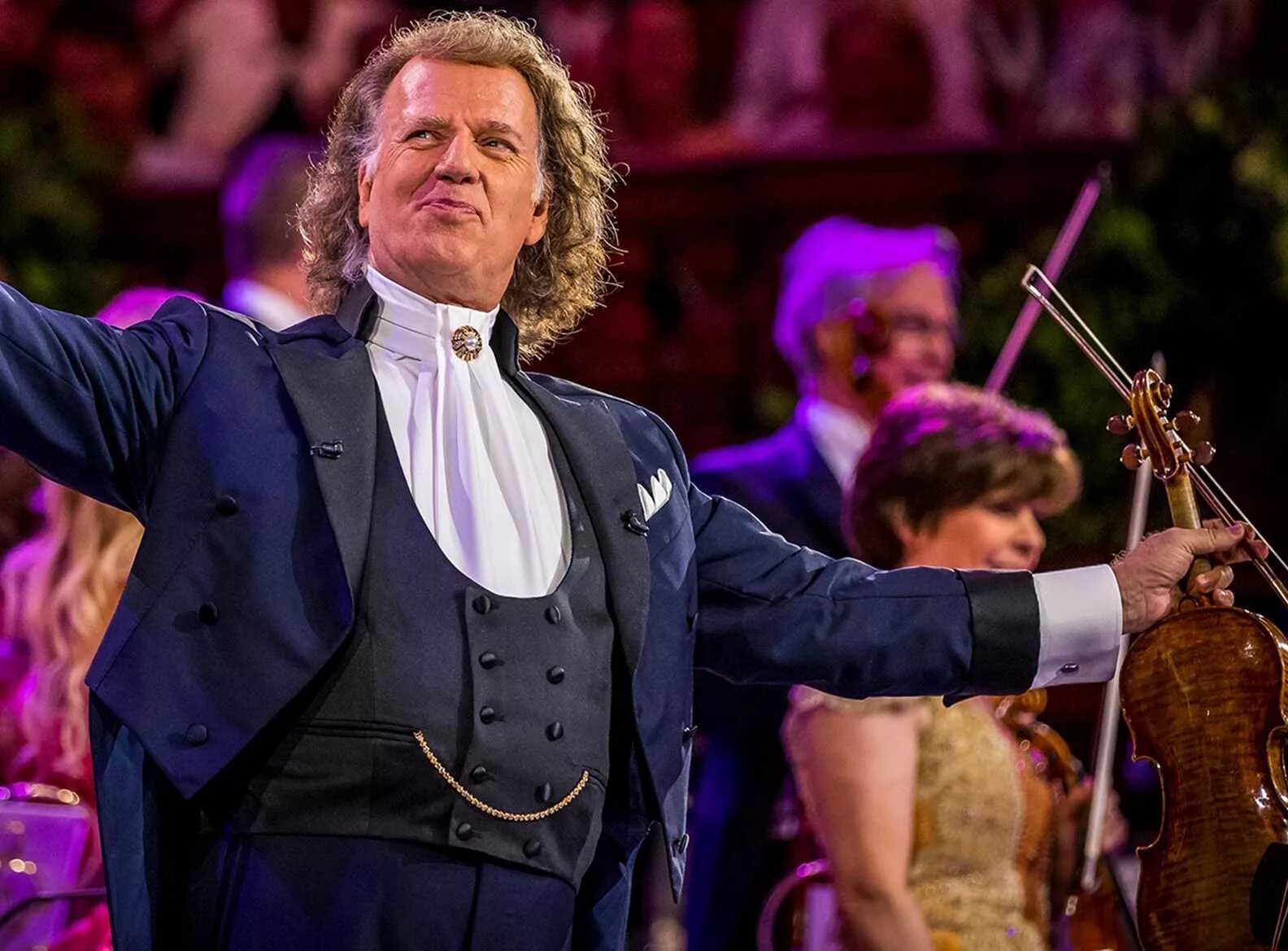 Слушать андре рье. Андре рьё. André Rieu (Андре рьё). Андре рьё концерт. Андре Рио дирижер.