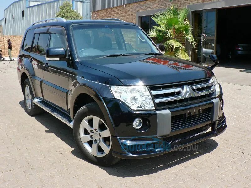 Mitsubishi pajero v6