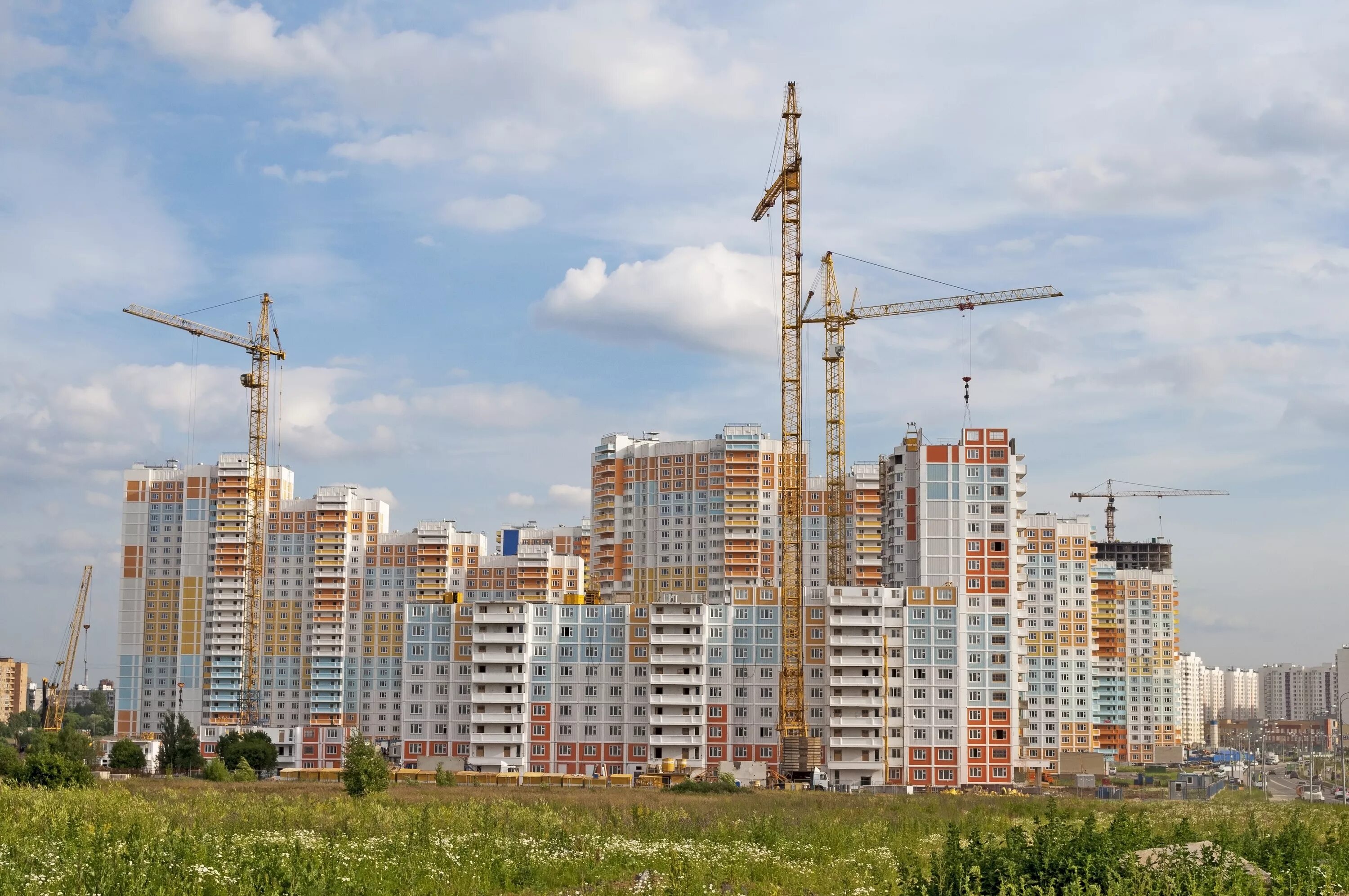 Строящееся здание. Жк русь стройка. Стройка многоквартирного дома. Новостройки стройка. Стройка многоквартирного дома.