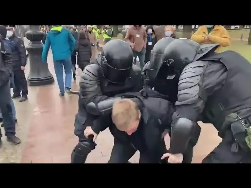 Видео 21 апреля. Питер 21 апреля митинг. Москва протесты ОМОН 2021. Митинги в Москве апрель 2018. Митинг в апреле 2021 в Москве.