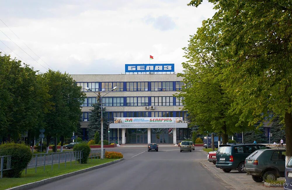 город в белоруссии жодино. жодино площадь. монумент карьерный самосвал камаз. жодино белоруссия. жодино белоруссия фото.