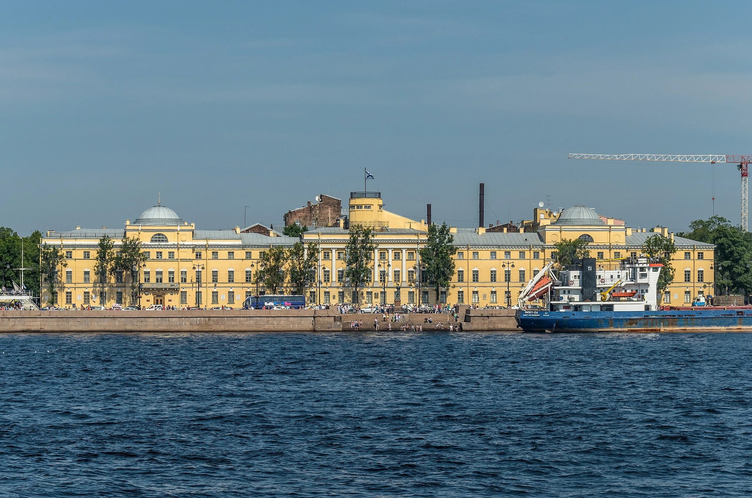 Набережная лейтенанта Шмидта Санкт-Петербург лейтенанта. Набережная лейтенанта Шмидта военное училище. Военно Морское училище им Фрунзе в Санкт-Петербурге. Васильевский остров набережная лейтенанта Шмидта.