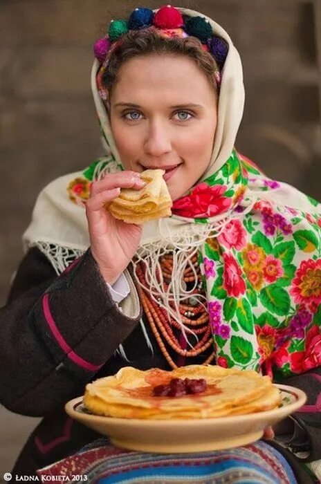 Девушка с блинами. Масленица женщина. Масленица женщина. Масленица женщина. Широкая масленица.