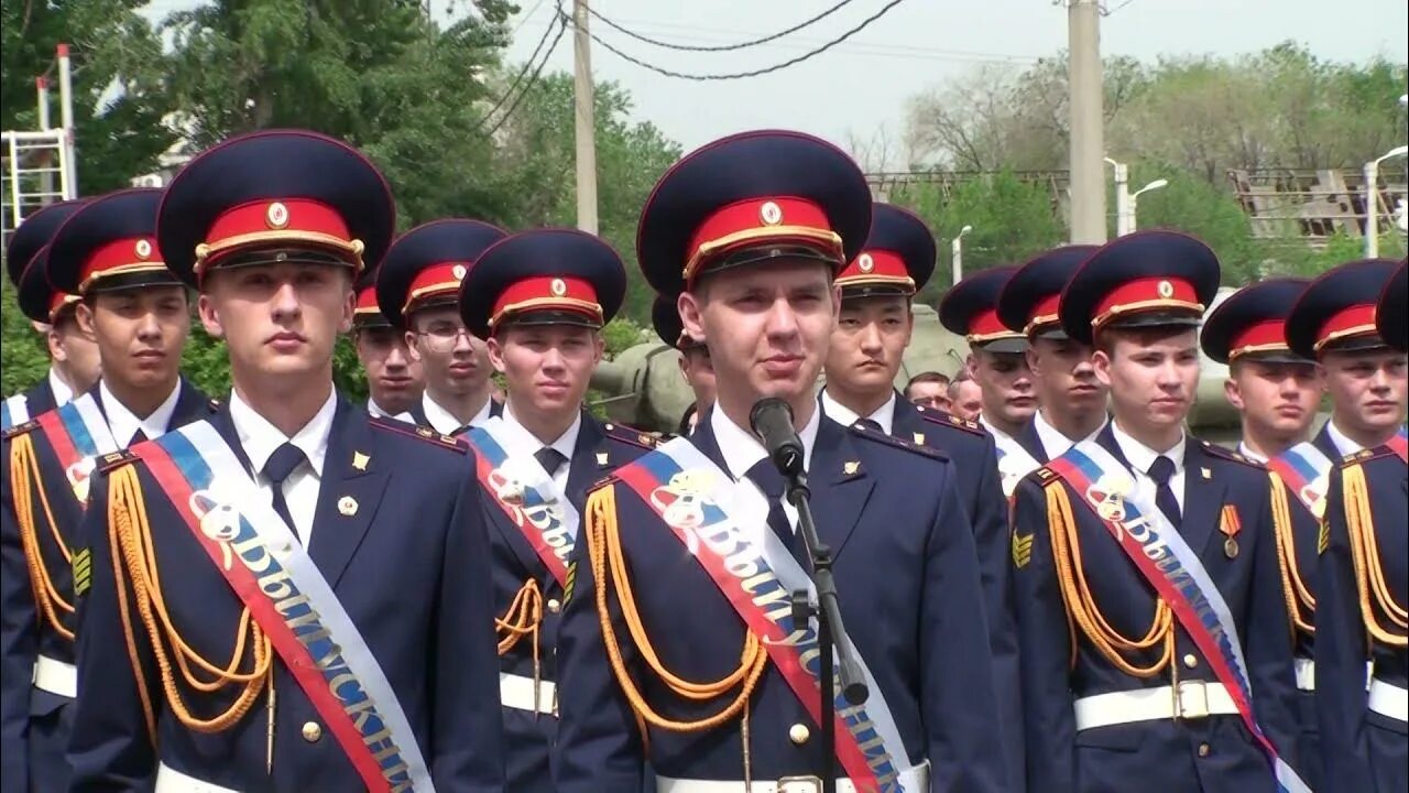 Парад кадетов волгоград. Волгоградские кадеты. Кадеты волгоград класс. Волгоградские кадеты. Кадетский корпус следственного комитета волгоград.
