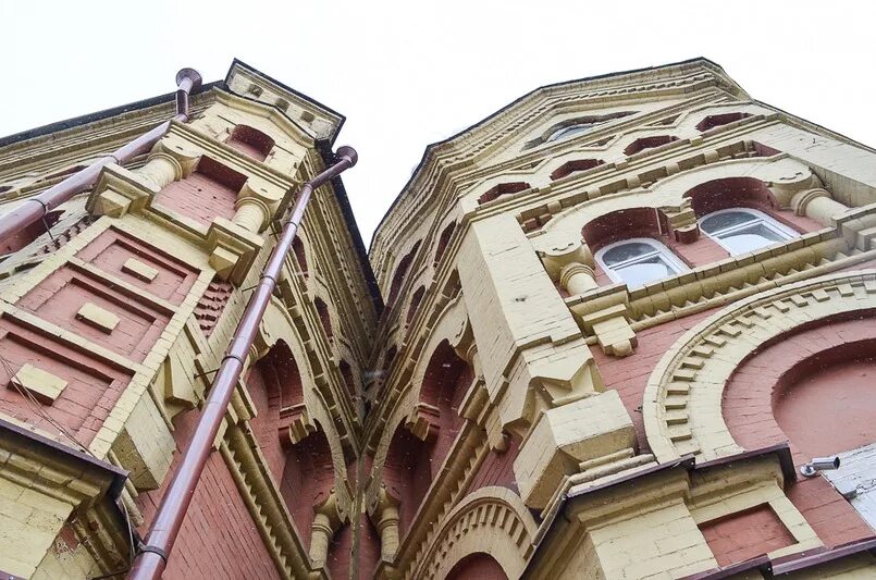 Дворец пионеров иркутск зимой. Дворец иркутск. Усадьба второва иркутск. Дворец айсберг иркутск. Дворец пионеров иркутск.