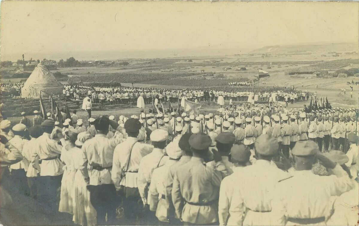 Расстрел врангеля. Лагерь врангеля в галлиполи. русские в галлиполи 1920-1921. галлиполи турция 1920. русская армия в лагере галлиполи.
