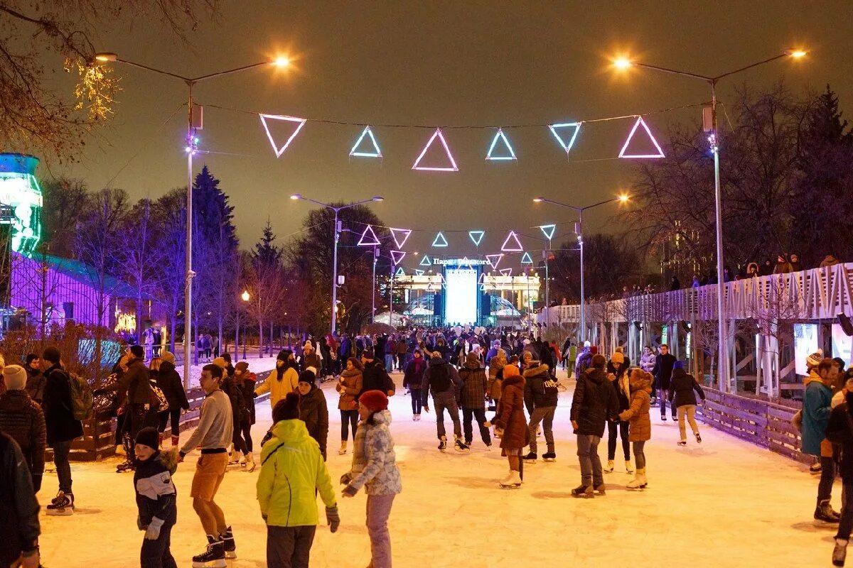 Горького каток метро. Каток парк Горького. Каток в парке Горького Москва. Катки в Москве парк Горького. Каток парк Москва Горького Москва.