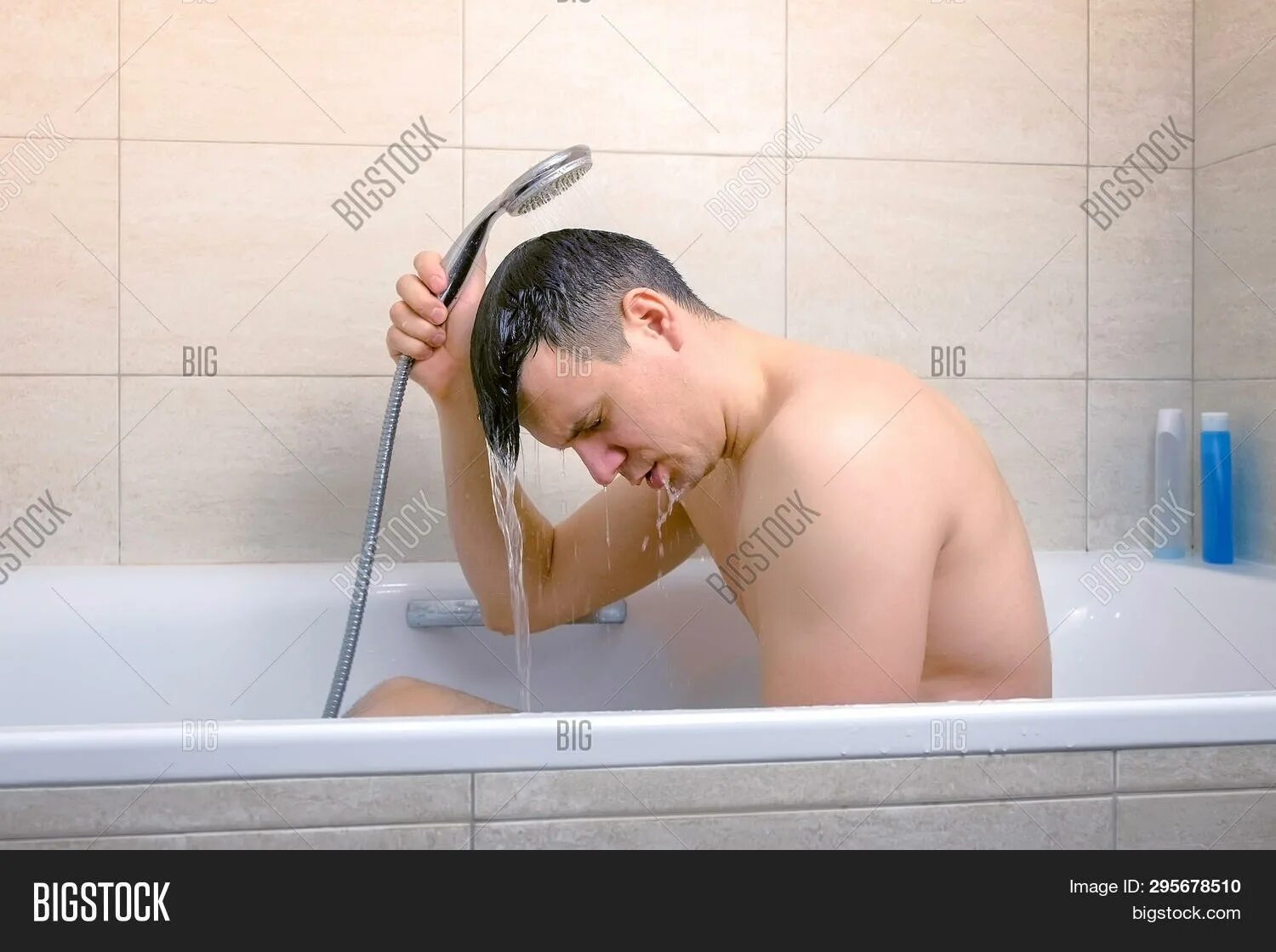 Мыльный массаж в хамаме. Sultan of dreams хамам. Девочки подмываются в ванной. Подсмотренно в ванной комнате. Намыленный в ванной.