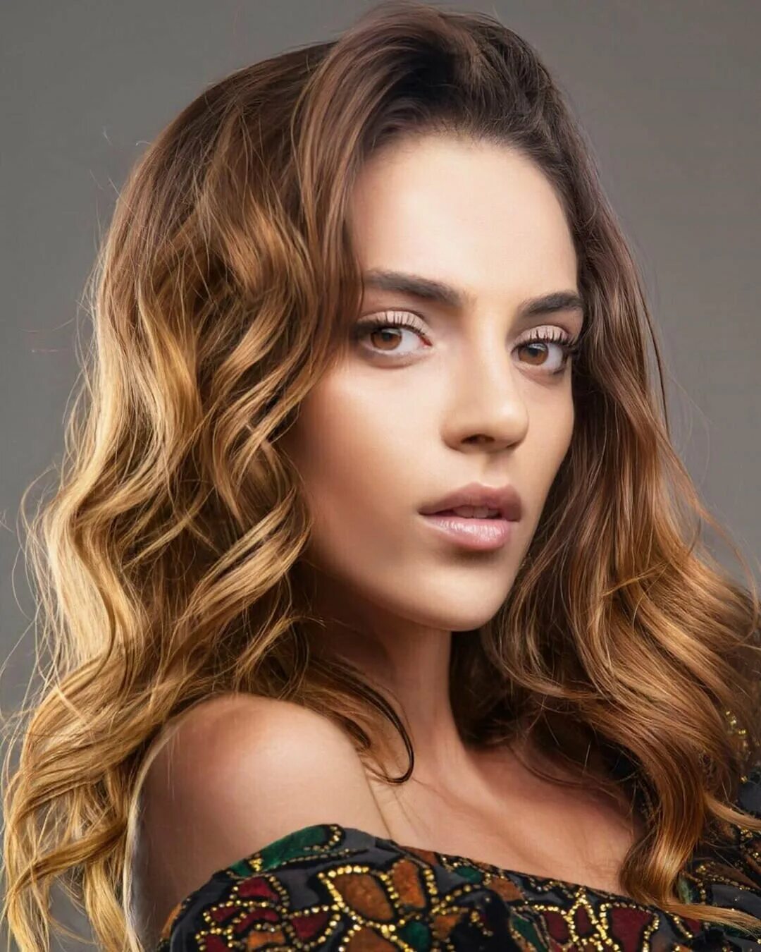 сера кутлубей жестокий стамбул. сера кутлубей ветреный азра. Sera kutlubey. сера кутлубей ветреный. сера кутлубей ветреный.