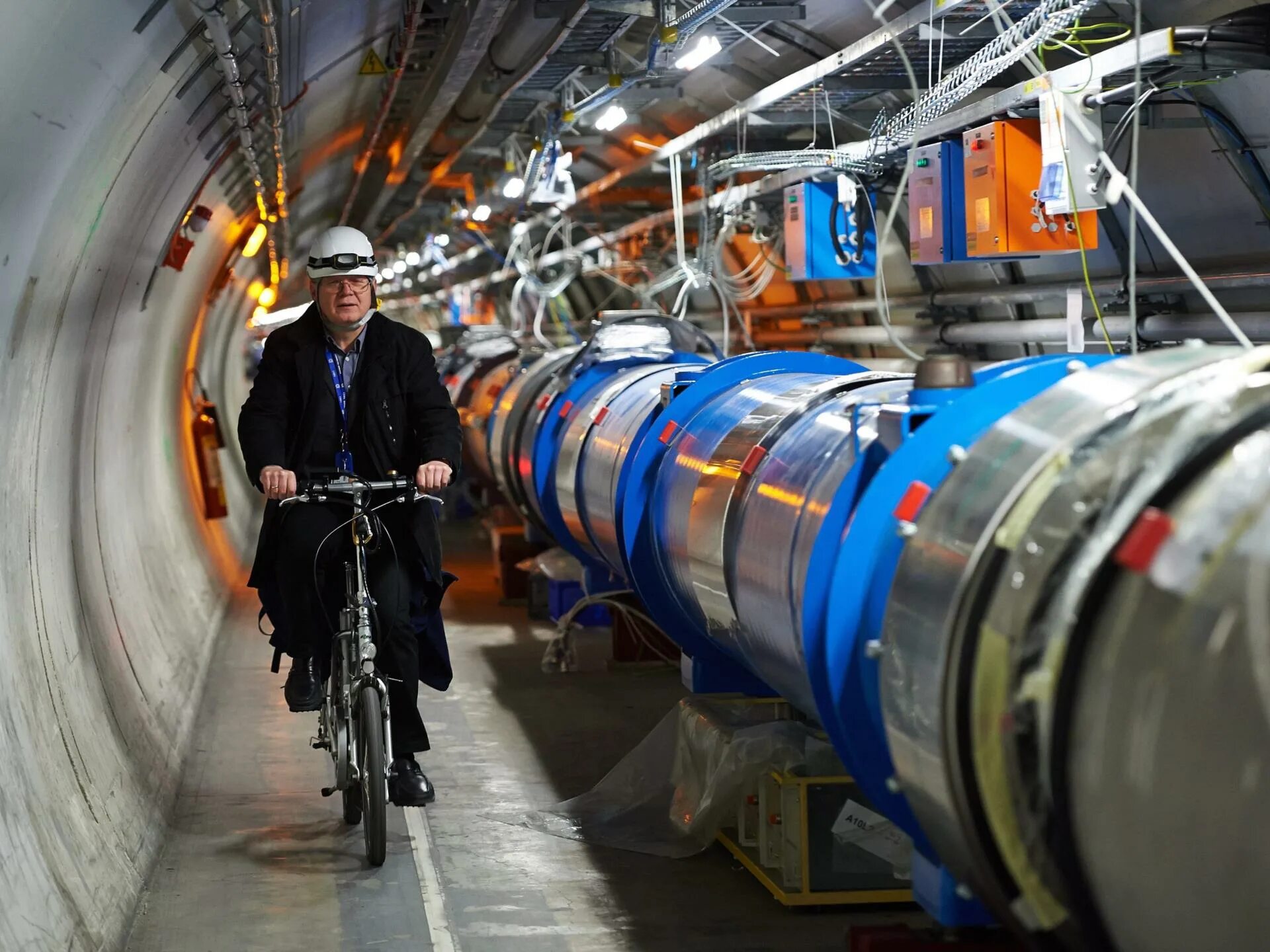 Адронный коллайдер ЦЕРН. Швейцария ЦЕРН коллайдер. Большой адронный коллайдер ЦЕРН. Большой адронный коллайдер в CERN. Андроидный коллайдер это