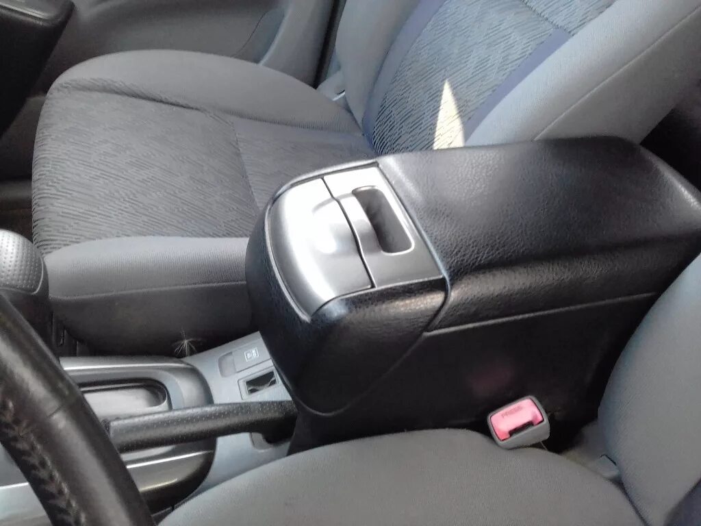 Подлокотник рав4 2013. Подлокотник на рав 4 1 поколения. Подлокотник раф4 2016. Подлокотник тойота рав 4. Подлокотник рав 4.