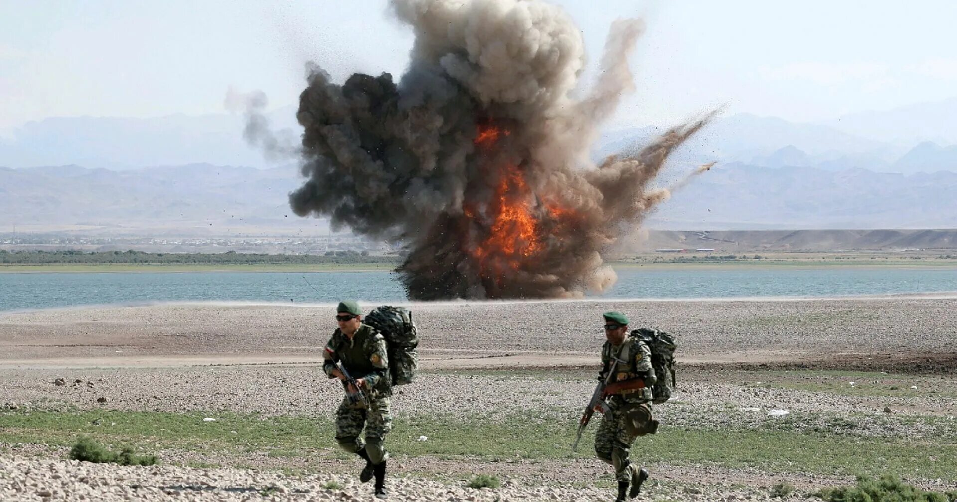 Начнет ли иран войну. Иранские военные учения. Войска Ирана. Азербайджанский солдат.