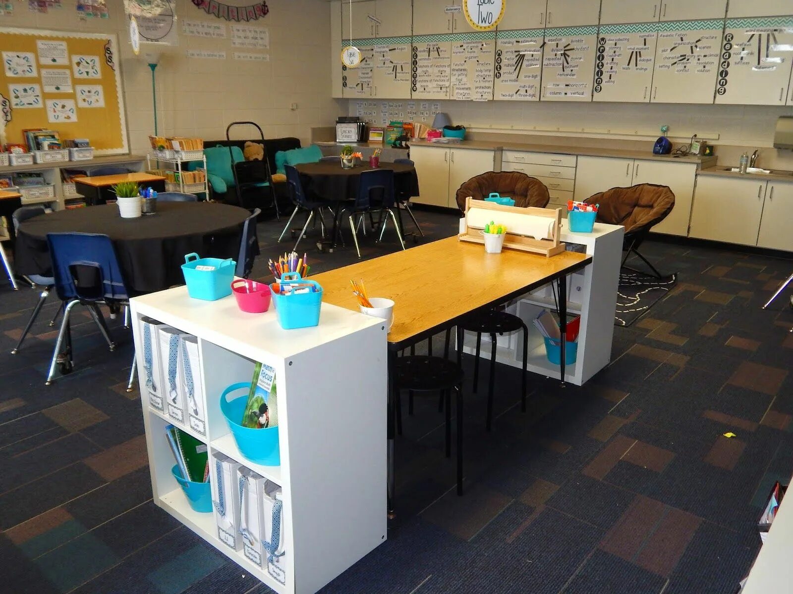 Classroom set. Settings school. class set. the students seat in classroom. class set sepha komp.