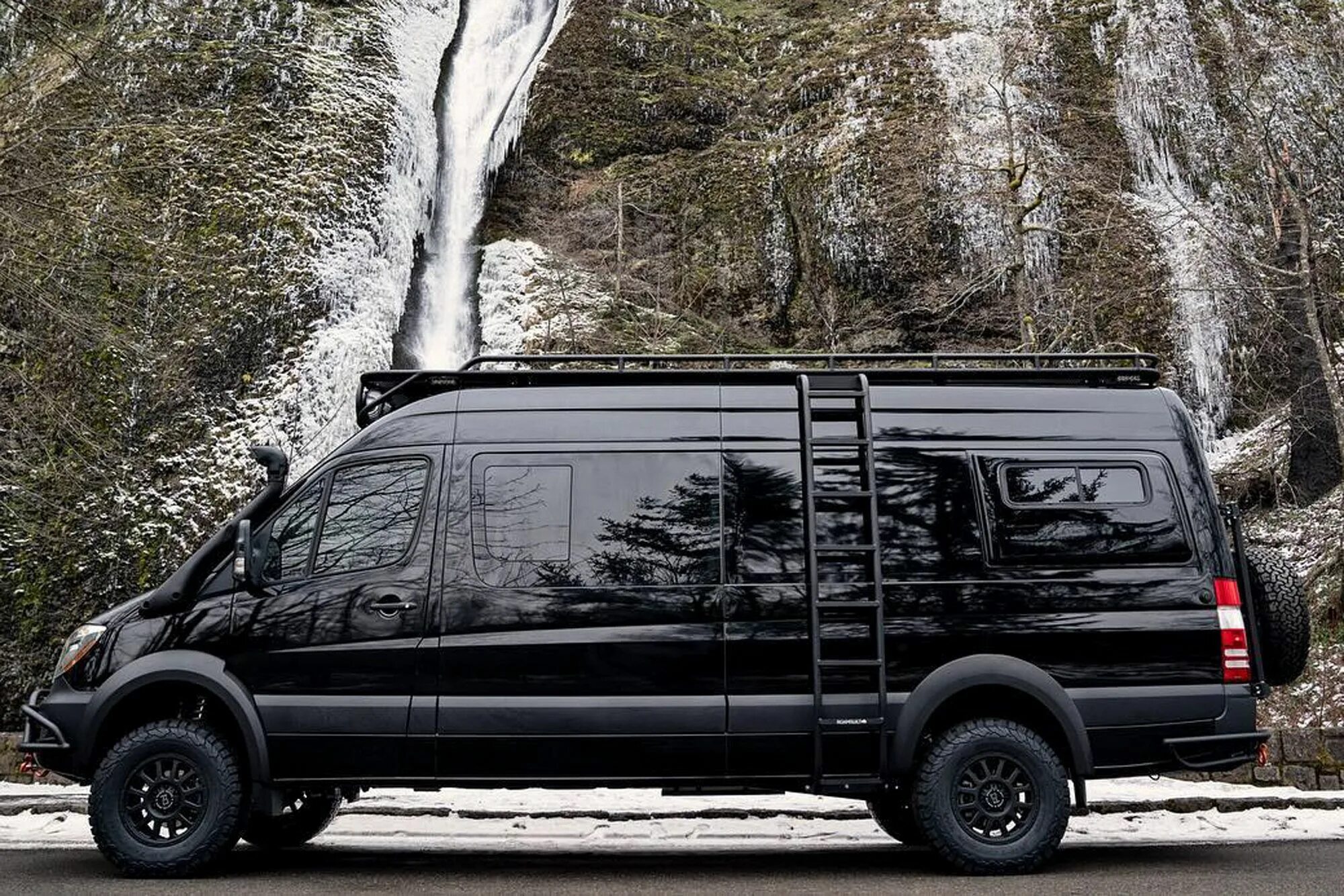 Мерседес 4х4 купить. Mercedes Sprinter 4x4. Sprinter 4x4 Camper. Мерседес Спринтер 4 на 4. Мерседес Sprinter 4x4 off-Road.