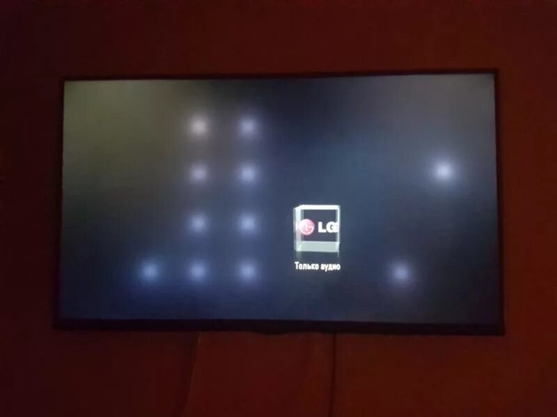 Пятна на телевизоре lg. Светлые пятна на экране ЖК телевизора LG. Светлое пятно матрицы ЖК телевизора самсунг ue40eh5007k. Телевизор лж черный экран маленький экранчик.