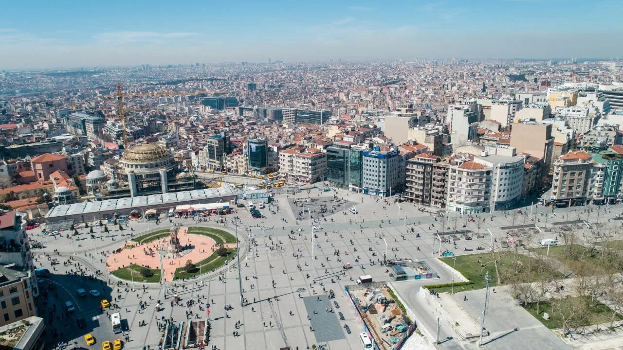 Turkey new. Таксим Турция Стамбул. Турция площадь Таксим. Taksim Meydani Стамбула. Центральная площадь Стамбула Таксим.