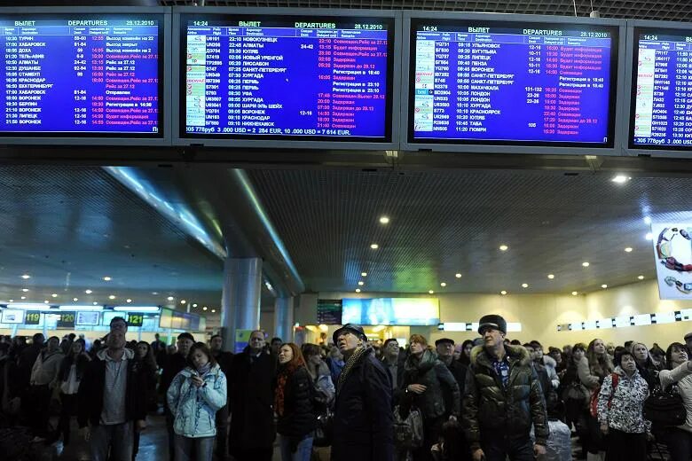 После прилета в аэропорт. Аэропорт Шереметьево табло. Мониторы в аэропорту. Ситуации в аэропорту. Сбойная ситуация в аэропорту.