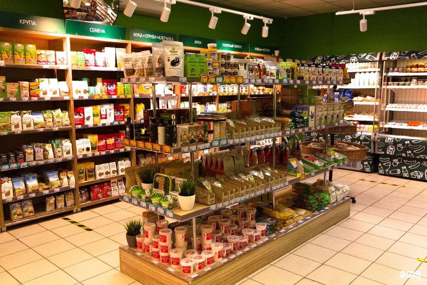 Еда в магазине. Магазин базар фермское шоссе. Магазин продуктов в питере. Продовольственные магазины петербург. Продовольственные магазины петербург.