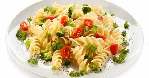 Макароны отварные с овощами