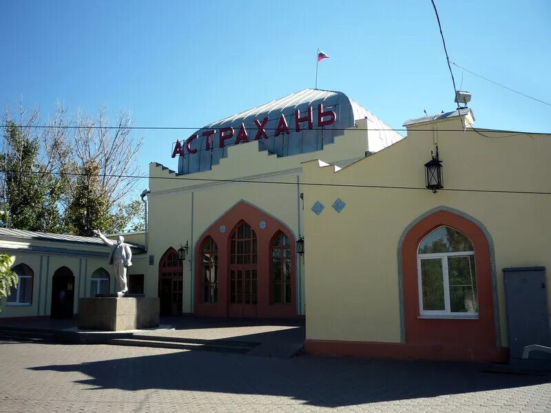 Поезд фирменный лотос астрахань москва. Вокзал астрахань 1. Дивс угмк верхняя пышма. Старый жд вокзал астрахань. Вокзал астрахань 1.