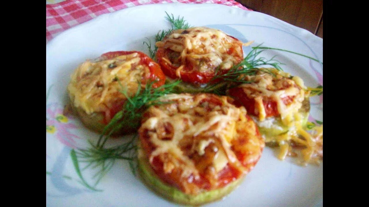 Кабачки с фаршем в духовке калорийность. Куриные котлеты с кабачком в духовке. Кабачки с фаршем в духовке калорийность. Трубочки из кабачков с фаршем. Кабачки в духовке калорийность.