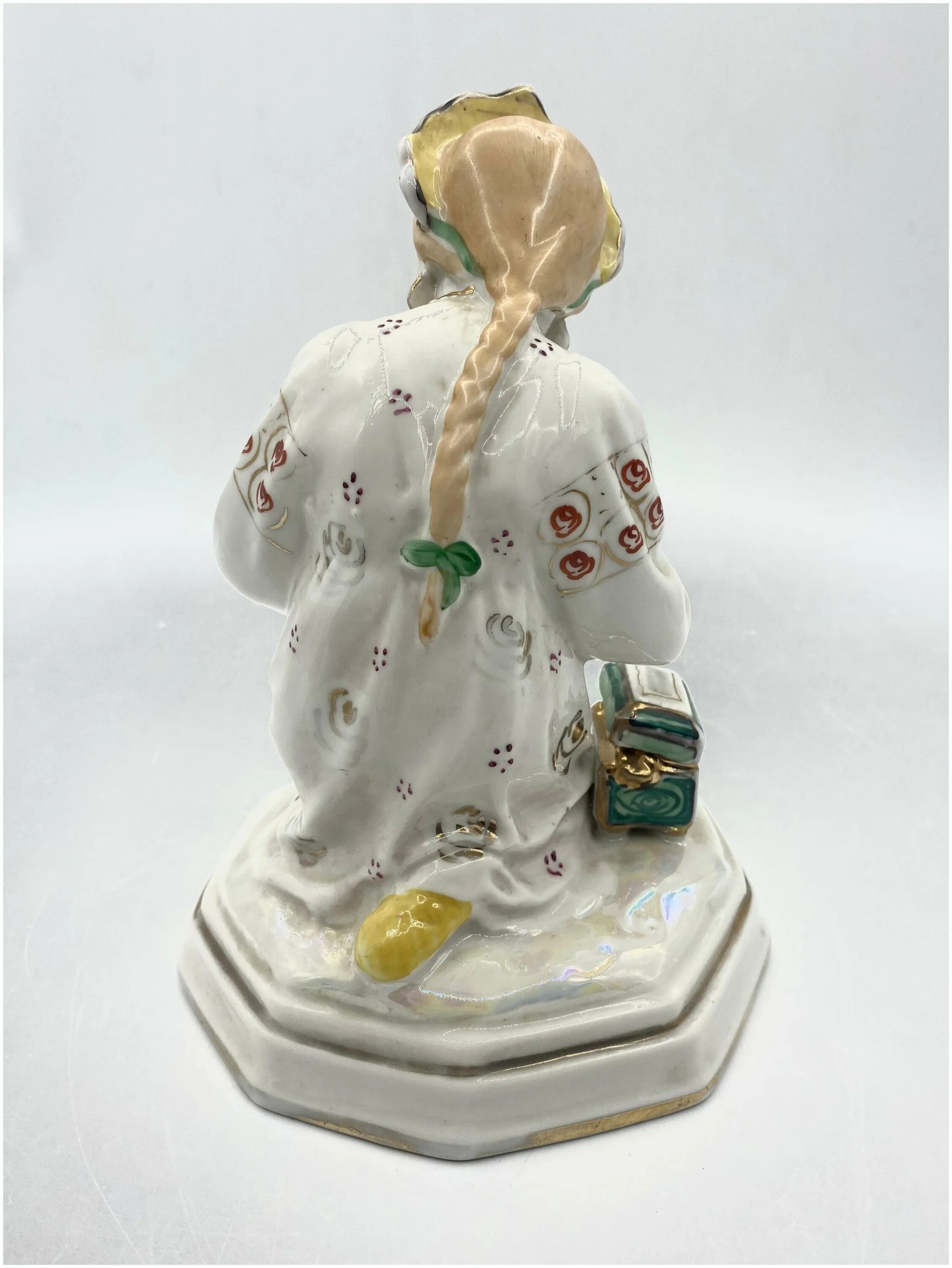 фарфоровая статуэтка аленушка