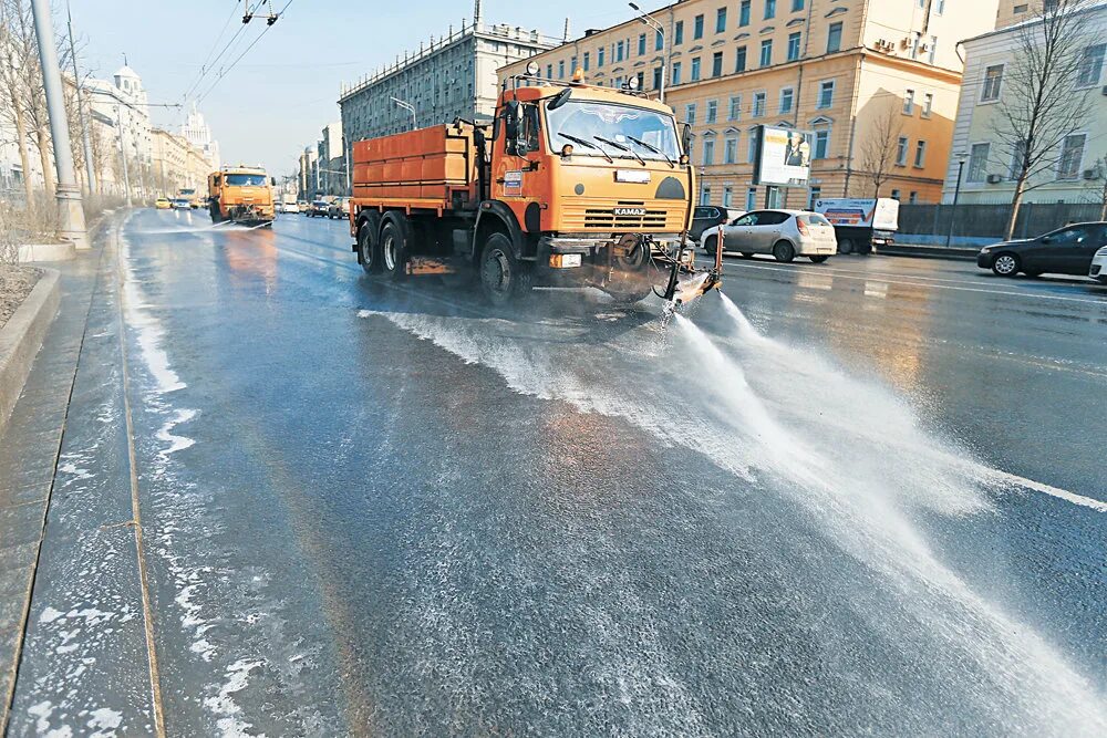 Мойка асфальта. Поливомоечная машина. Поливочная дорожная машина. Поливальные машины для дорог.