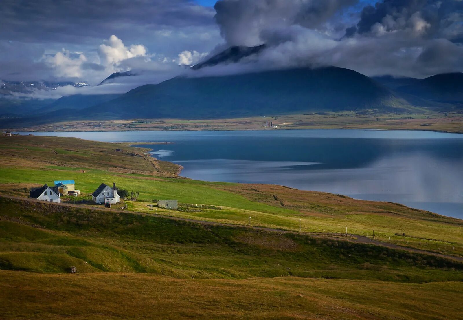 Исландия это. Деревня бифрост исландия. Исландия это. Исландия это. Столица исландии - город рейкьявик.