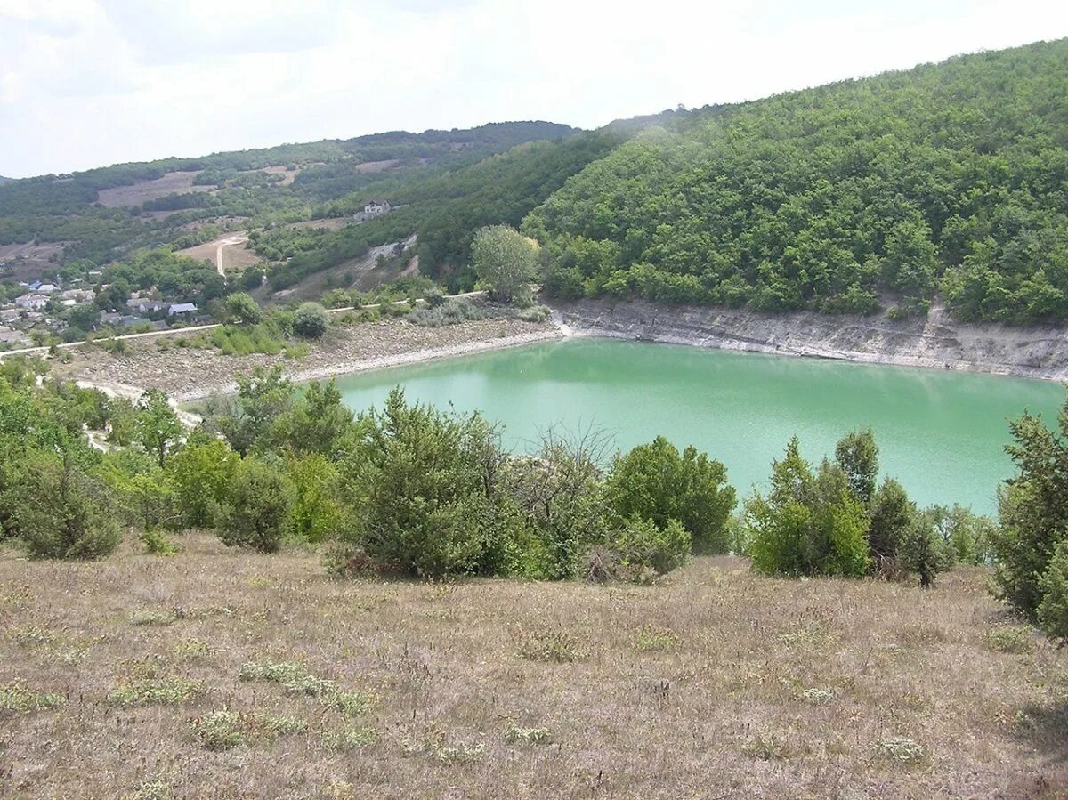 Озера крыма бахчисарайский район. Озеро Новоульяновка Бахчисарайский. Новоульяновское водохранилище Крым. Новоульяновка Крым озеро. Озеро в селе Новоульяновка Бахчисарайский район.