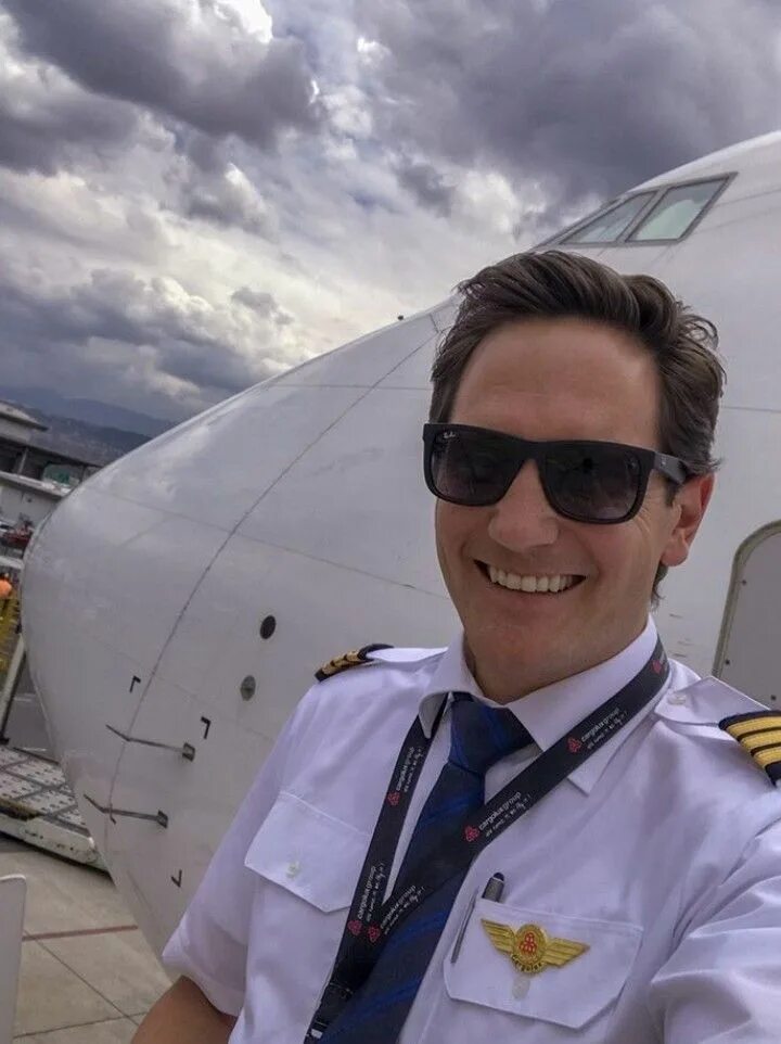 This man is a pilot. Пилот. This man is a pilot. Пилот фото на белом фоне. This man is a pilot.