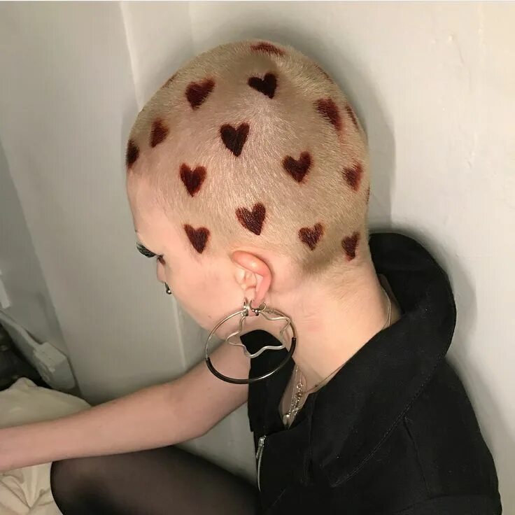 Выбритые головы японцев