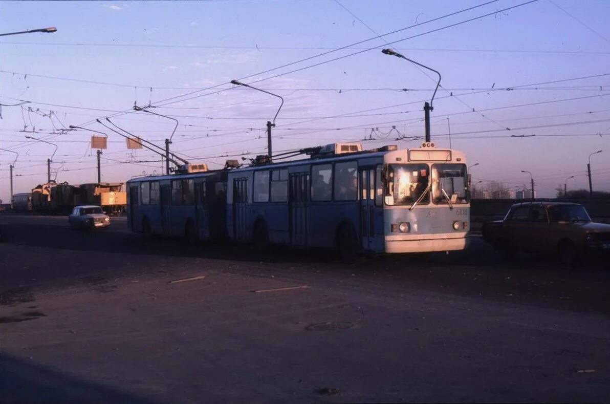 Троллейбус поезд. Троллейбусный поезд. Троллейбусные поезда в Ленинграде. Троллейбус сме. Троллейбусный поезд Петербург.