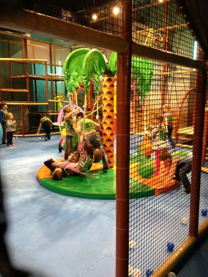 Видное тц видное парк. Санкт-петербург happylon pirates park. Развлекательный центр kinder. Хэппилон трц галерея. Детские развлекательные комплексы.