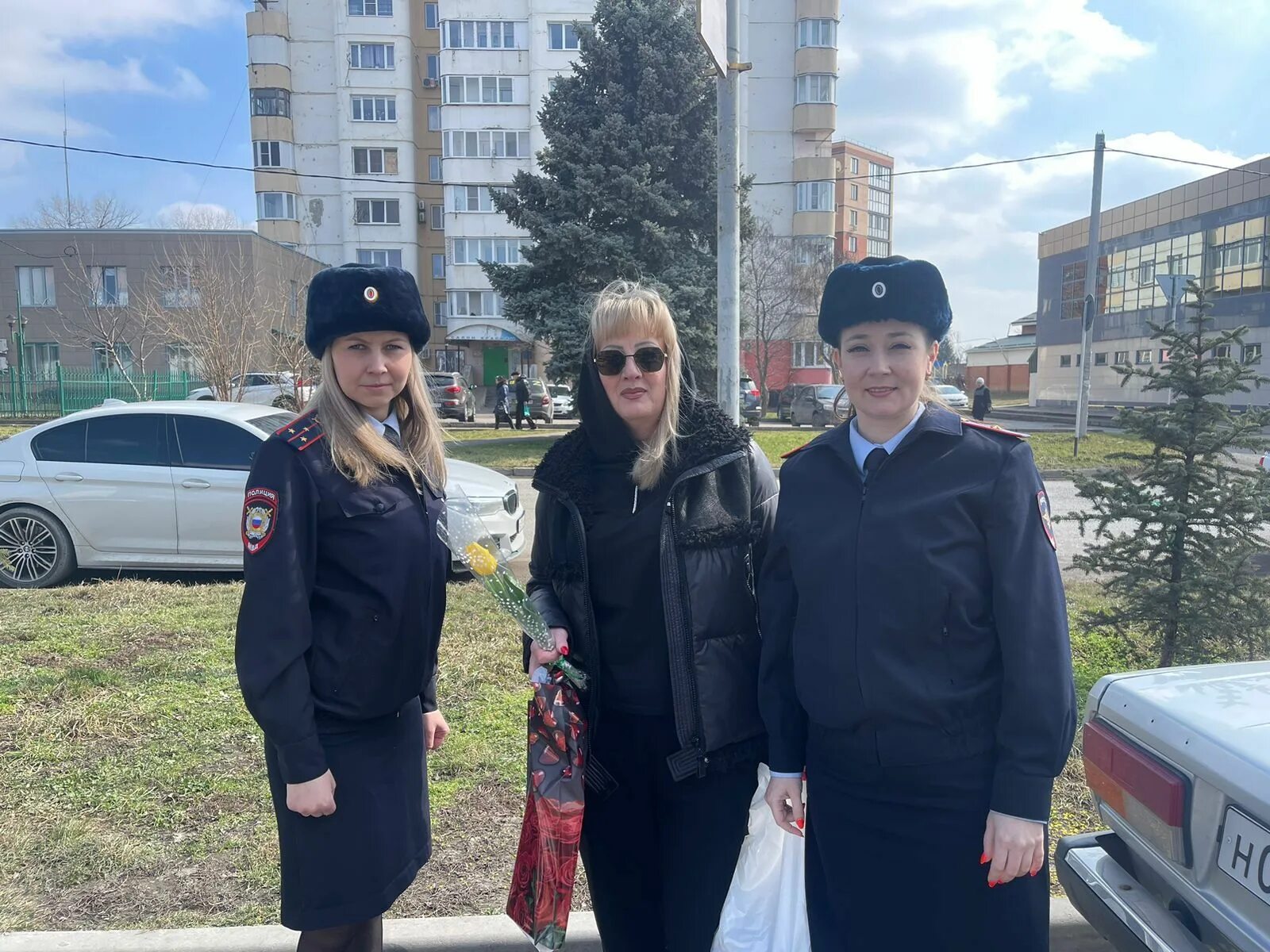 Полиция георгиевск. Сотрудник полиции. Сотрудница полиции. Сотрудники полиции Георгиевска.