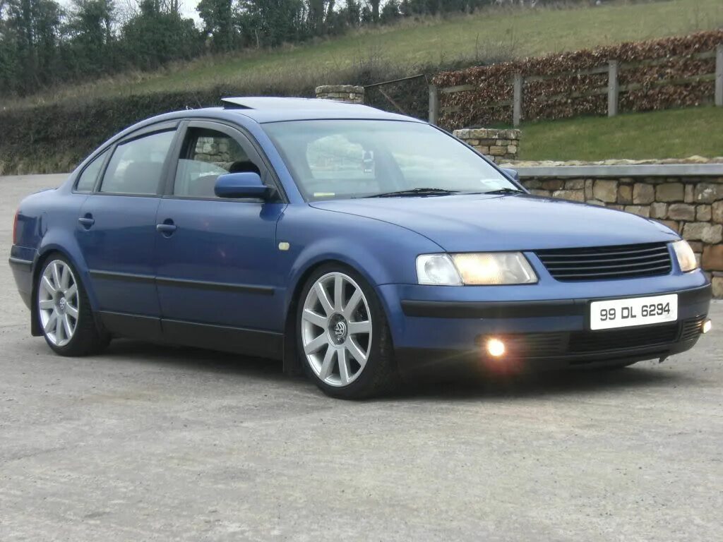 Б 5 х 2. Volkswagen Passat b5 r. Фольксваген Пассат б5 r17. Passat b5 r18. Пассат б5 дорестайл.