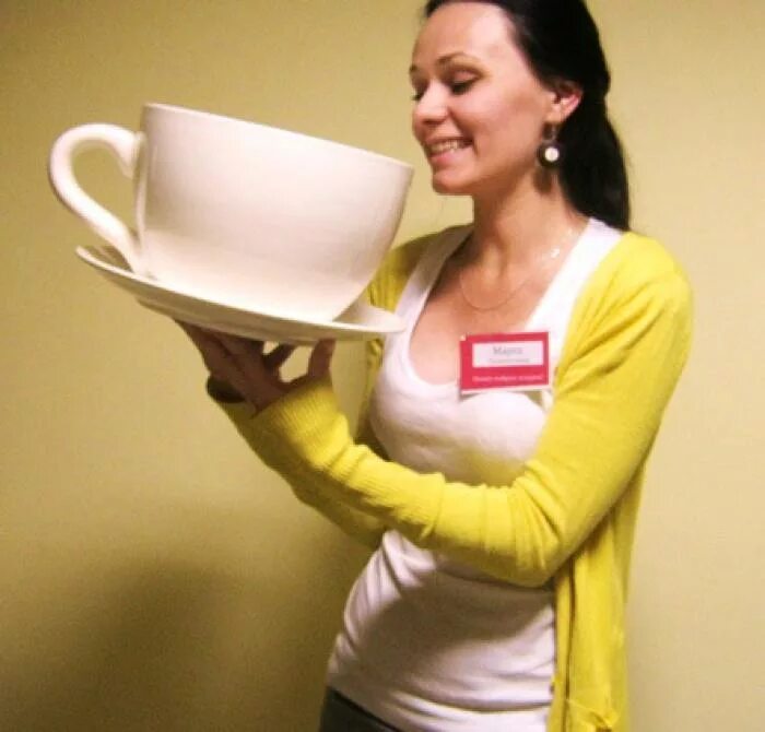 Кружка 10 литров. Огромная Кружка чая. Большие кружки. Большая Кружка для чая. Огромная чашка.