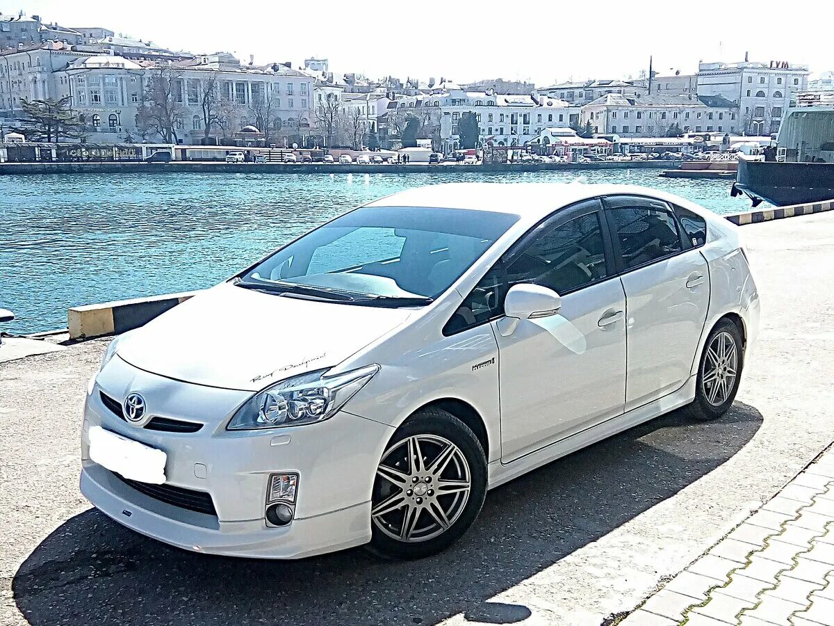 Toyota Prius III (xw30). Toyota Prius белый. Тойота Приус белая. Тойота Приус 30 белая.