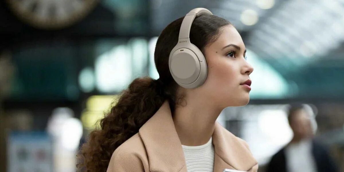 1000 наушников. Sony wh-1000xm4. sony наушники sony wh-1000xm4. sony wh-1000xm4 silent white. sony wh-1000xm4 на голове.