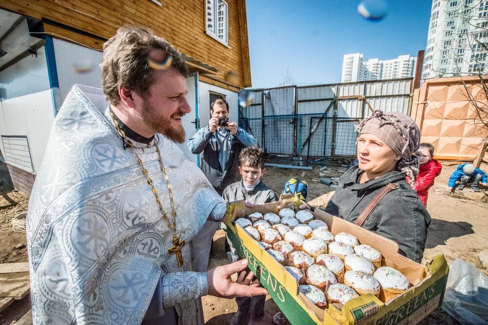 освящение куличей на пасху. канун пасхи. пасха. храм новогуровский пасха. храм николая страстотерпца в аннино пасха.