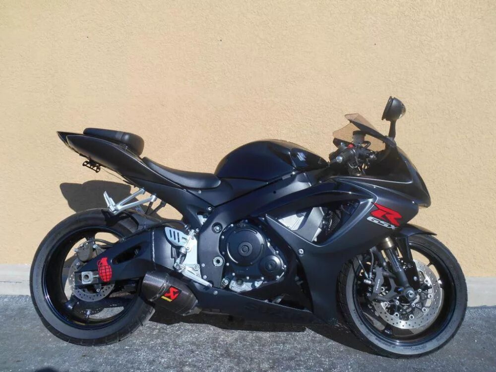 Сузуки 600 кубов. Сузуки джиксер 600 к7. Suzuki GSXR 600 2007. Сузуки джиксер 2007.