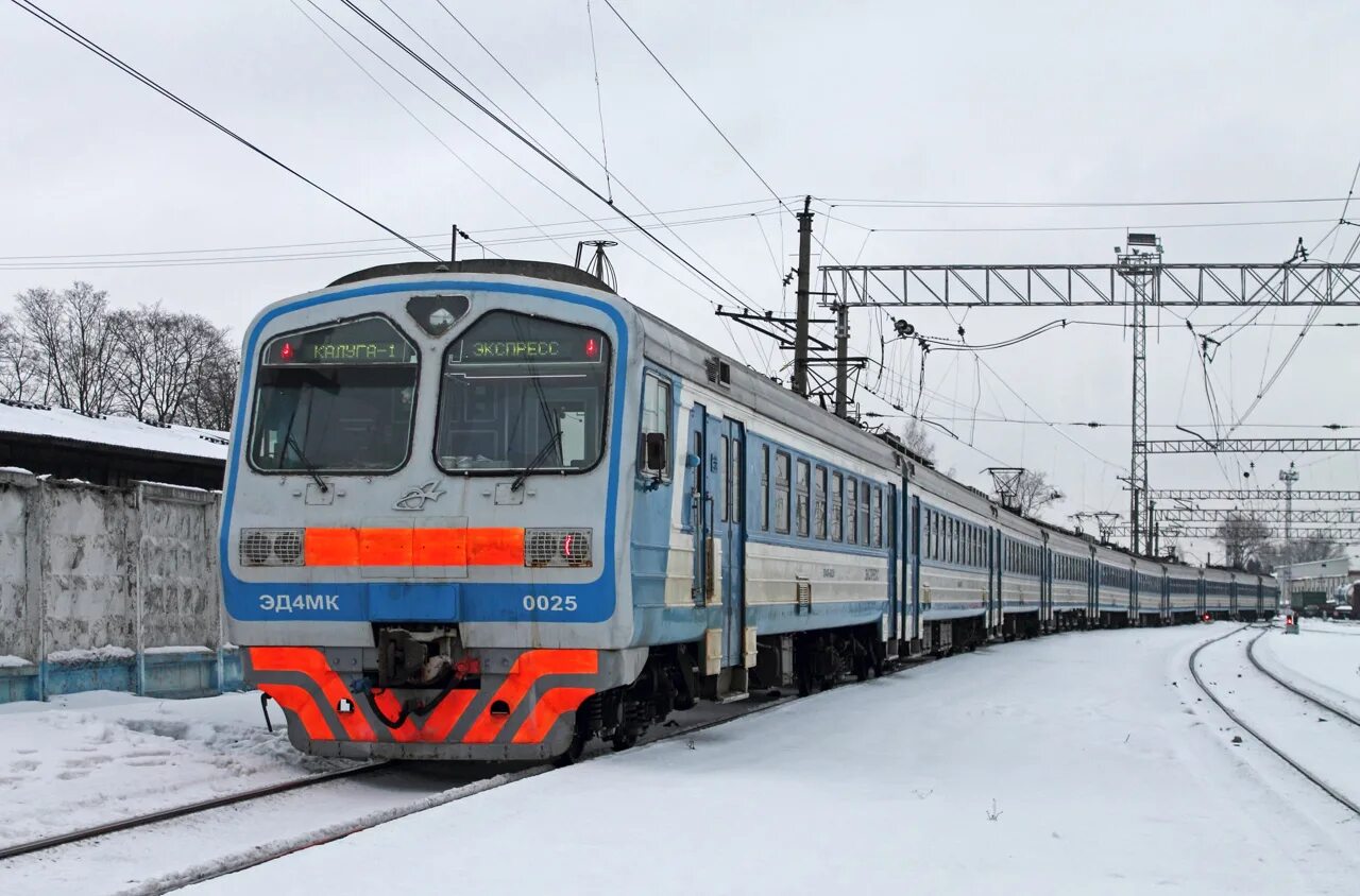 Электричка черемушки. Эд4м-0054 Можайск. Эд4мк 0025. Пригородные поезда эд4м. Электричка Можайск Вязьма.