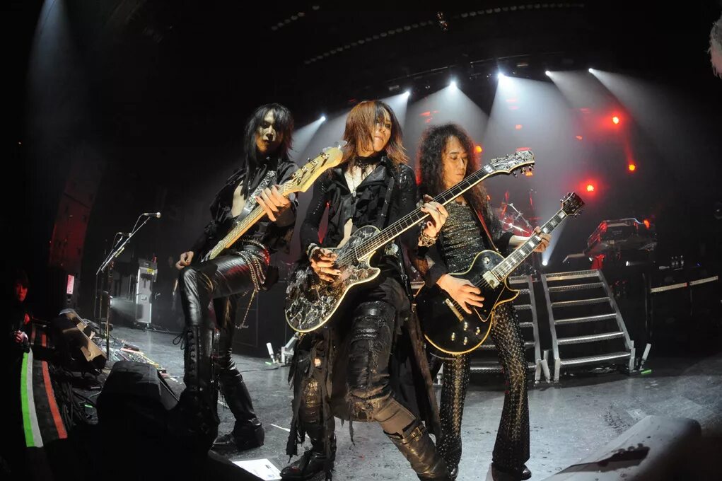 Концерты рок групп видео. X Japan Band. X Japan группа 2009. Группа x Japan метал-группы Японии. Рок группа Япония Ёсики.