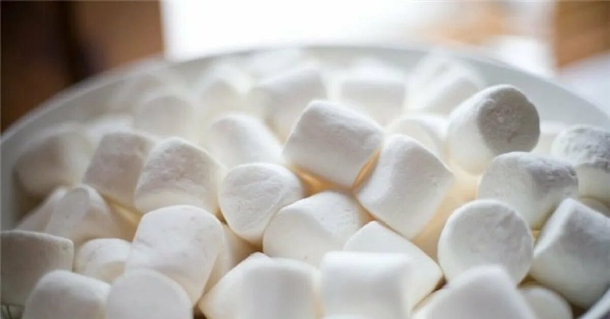 Как называется как зефирки. Зефир маршмеллоу. маршмеллоу 1. маршмеллоу еда. зефирки маршмеллоу.