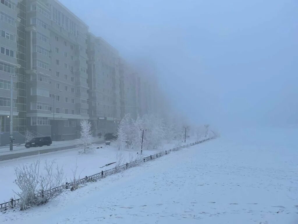 Сильные морозы в якутске. Якутск туман 2022. Город Якутск зима туман. Якутск туман -50. Якутия туман Якутск.