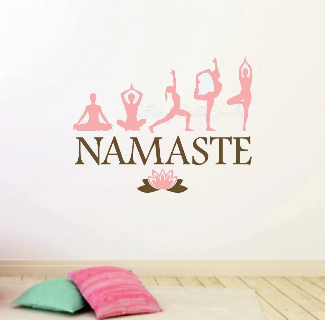 Namaste перевод. Намасте надпись. Намасте йога. Йога надпись. Намасте студия йоги вывеска.